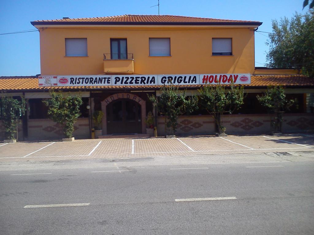 Casa Vacanza Holiday Pieris Exterior foto